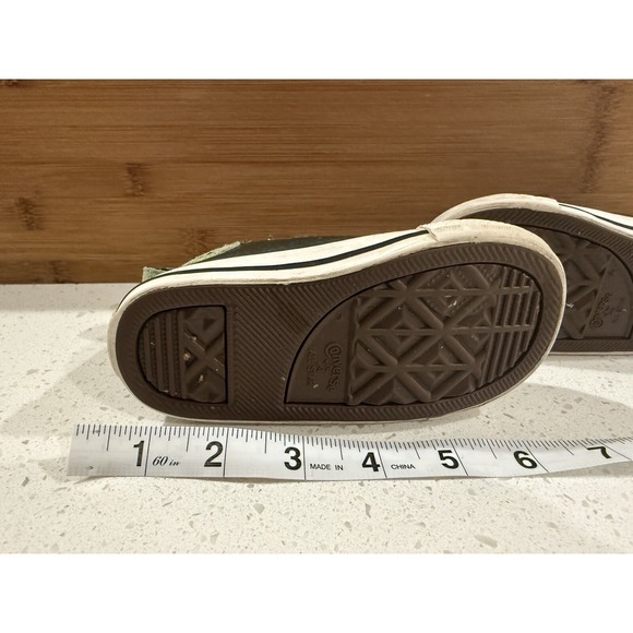 CONVERSE Chuck Taylor Faux Fur Lined Gray Hi Top Sneakers Toddler Size 6 - Picture 13 of 14